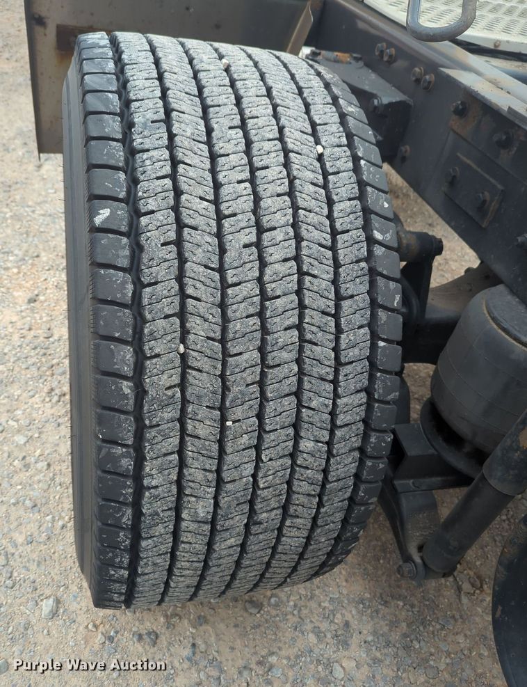 image for item MX9535 2019 Kenworth T680  semi truck