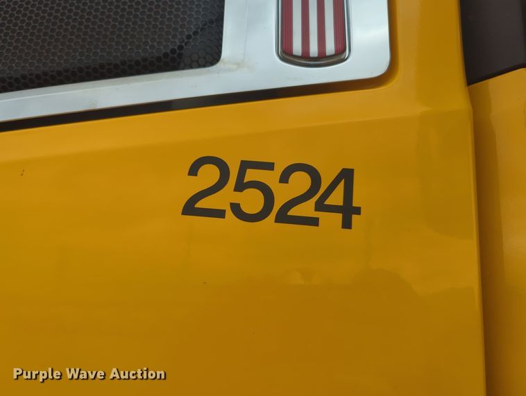 image for item MX9535 2019 Kenworth T680  semi truck