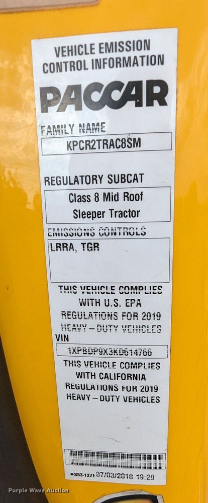 image for item MY9466 2019 Peterbilt 579  semi truck