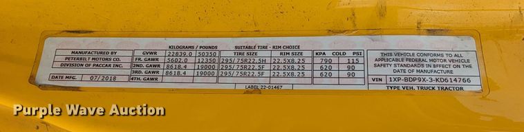 image for item MY9466 2019 Peterbilt 579  semi truck