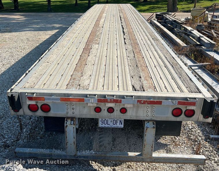 image for item NA9146 2001 Wilson CF900  flatbed trailer