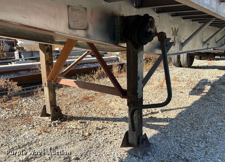 image for item NA9146 2001 Wilson CF900  flatbed trailer