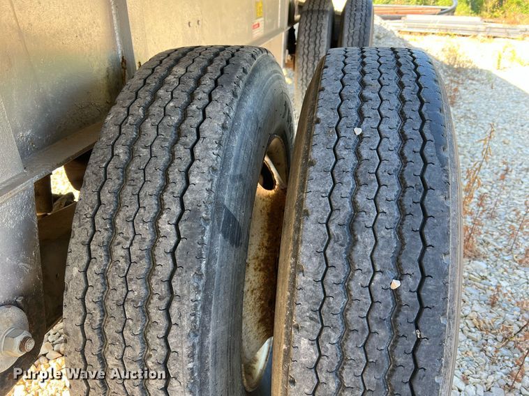 image for item NA9146 2001 Wilson CF900  flatbed trailer