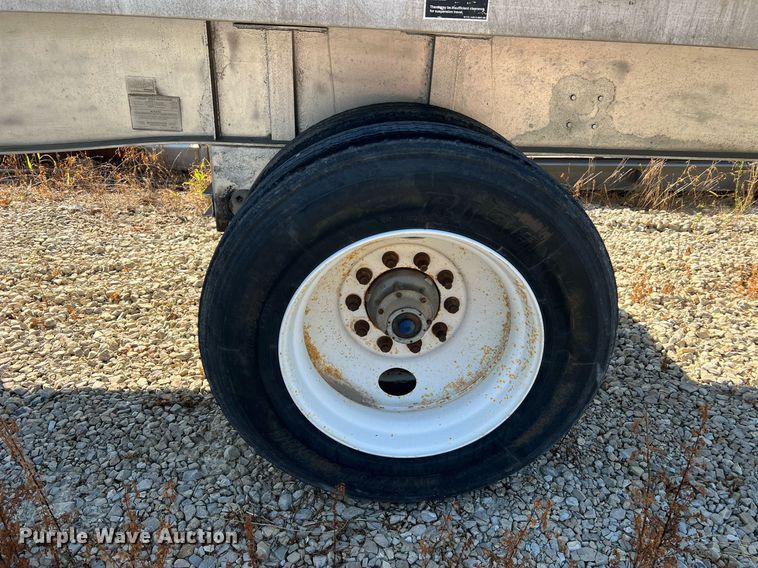 image for item NA9146 2001 Wilson CF900  flatbed trailer