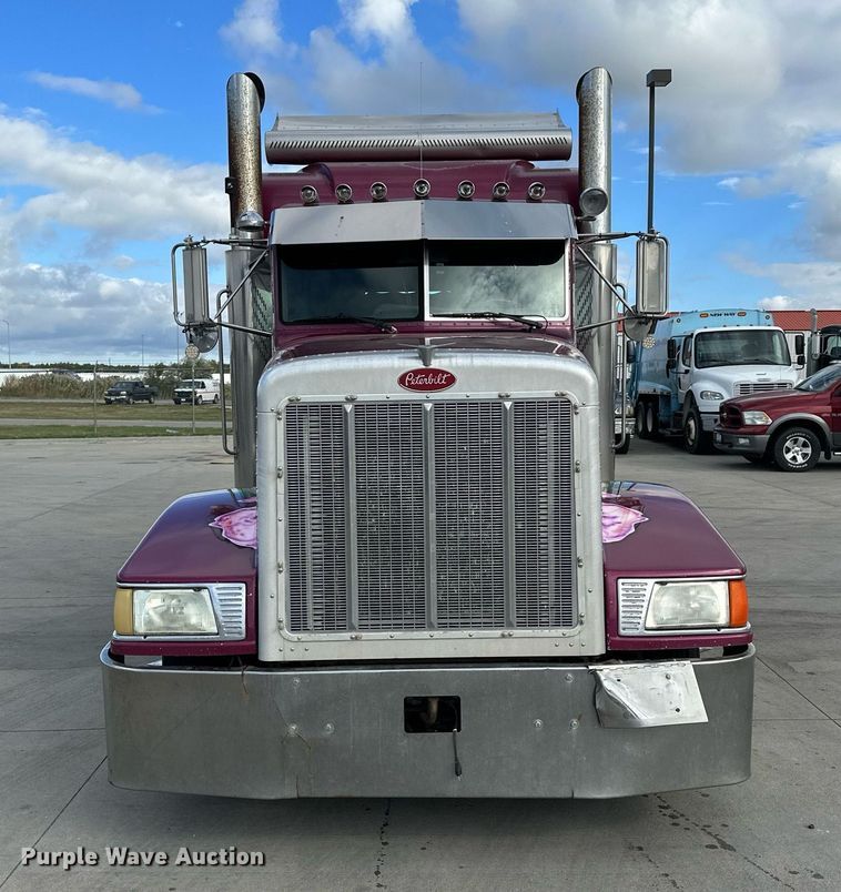 image for item NP9658 1995 Peterbilt 377  semi truck