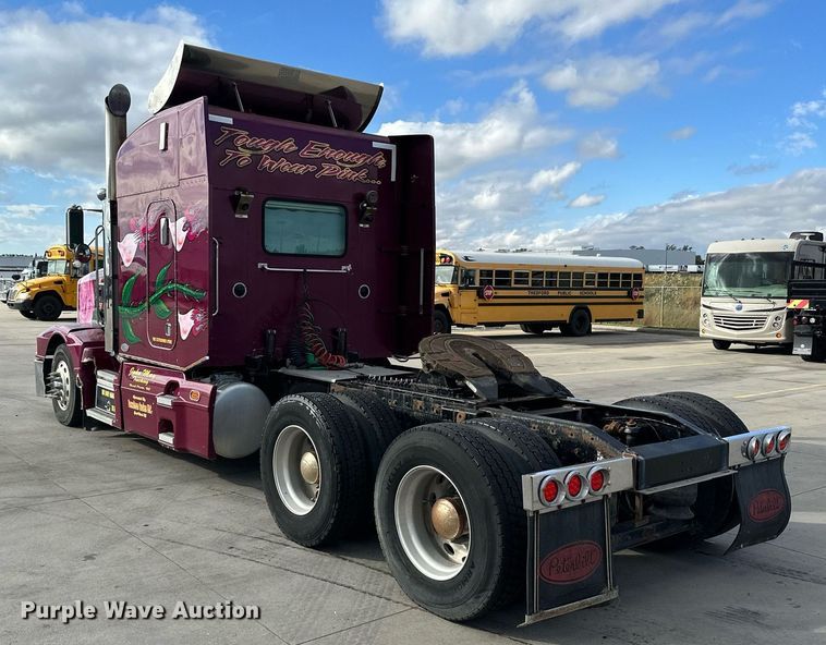 image for item NP9658 1995 Peterbilt 377  semi truck