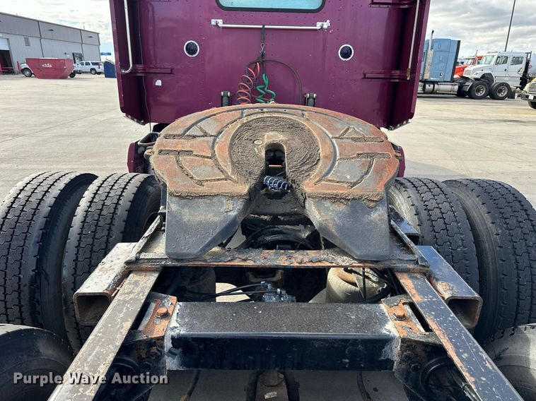 image for item NP9658 1995 Peterbilt 377  semi truck