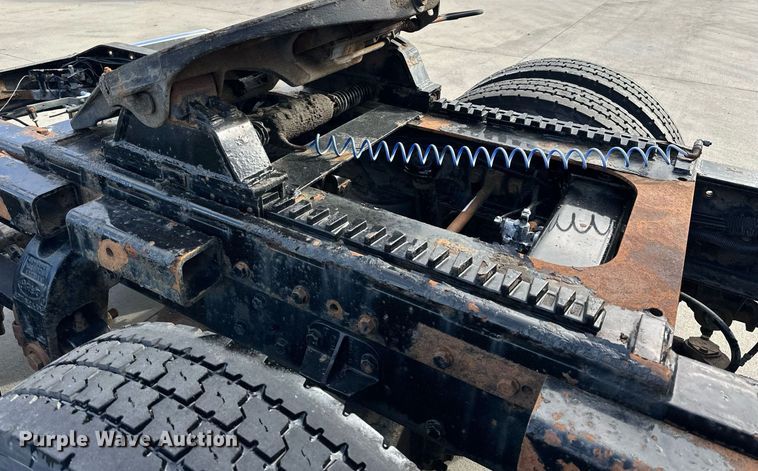 image for item NP9658 1995 Peterbilt 377  semi truck