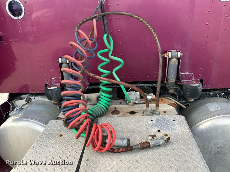 image for item NP9658 1995 Peterbilt 377  semi truck