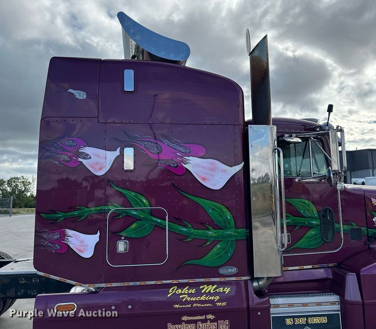 image for item NP9658 1995 Peterbilt 377  semi truck