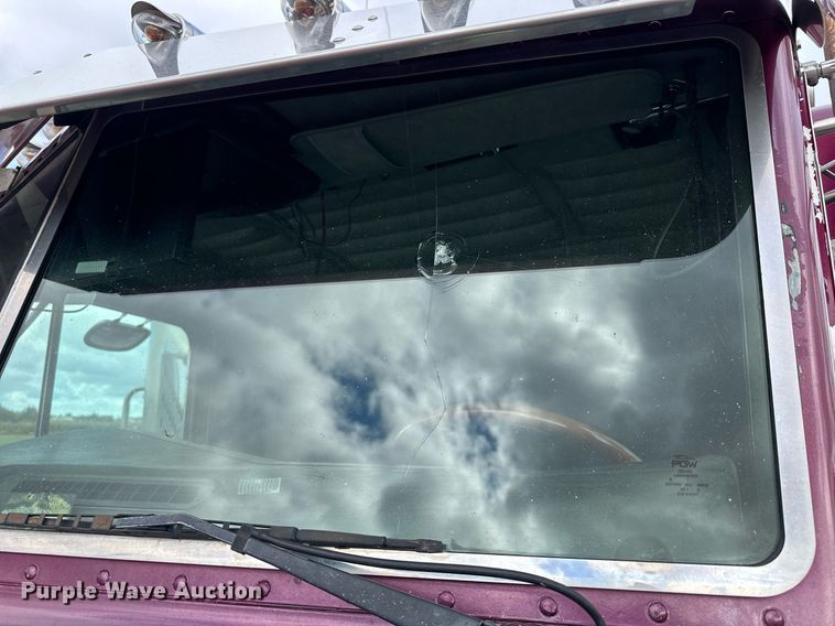 image for item NP9658 1995 Peterbilt 377  semi truck