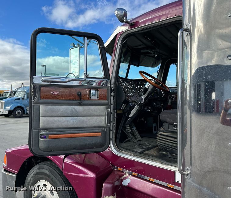 image for item NP9658 1995 Peterbilt 377  semi truck