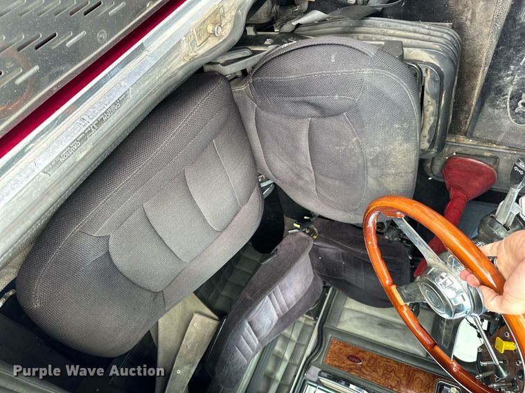 image for item NP9658 1995 Peterbilt 377  semi truck