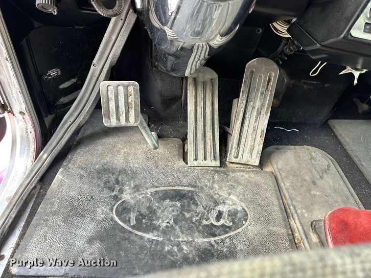 image for item NP9658 1995 Peterbilt 377  semi truck