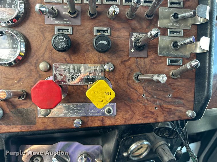 image for item NP9658 1995 Peterbilt 377  semi truck