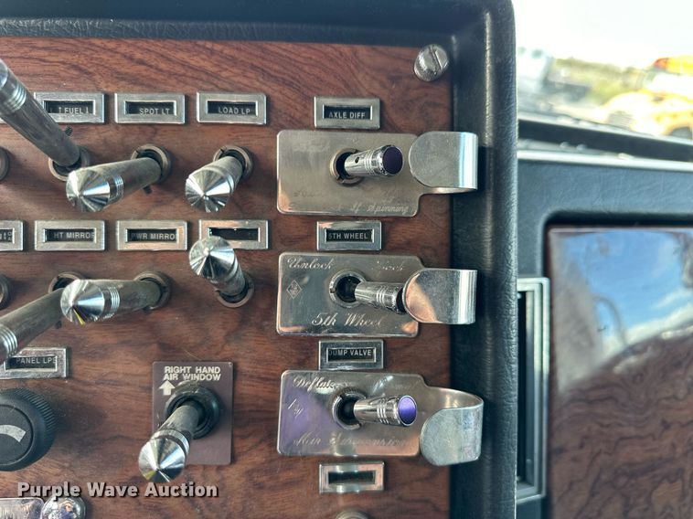 image for item NP9658 1995 Peterbilt 377  semi truck