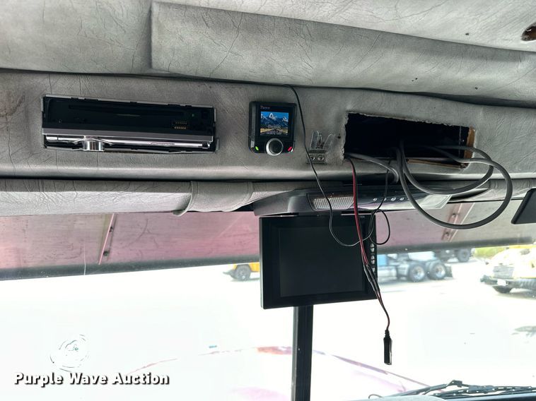 image for item NP9658 1995 Peterbilt 377  semi truck