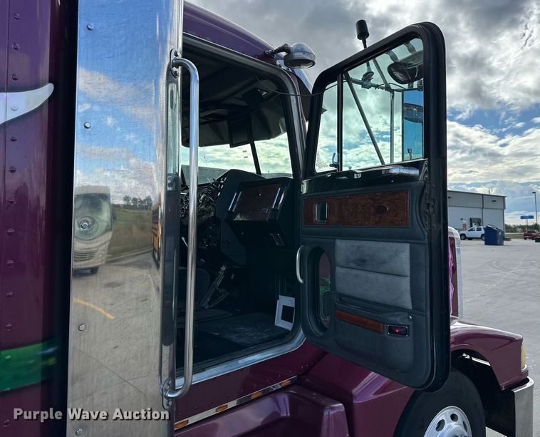 image for item NP9658 1995 Peterbilt 377  semi truck