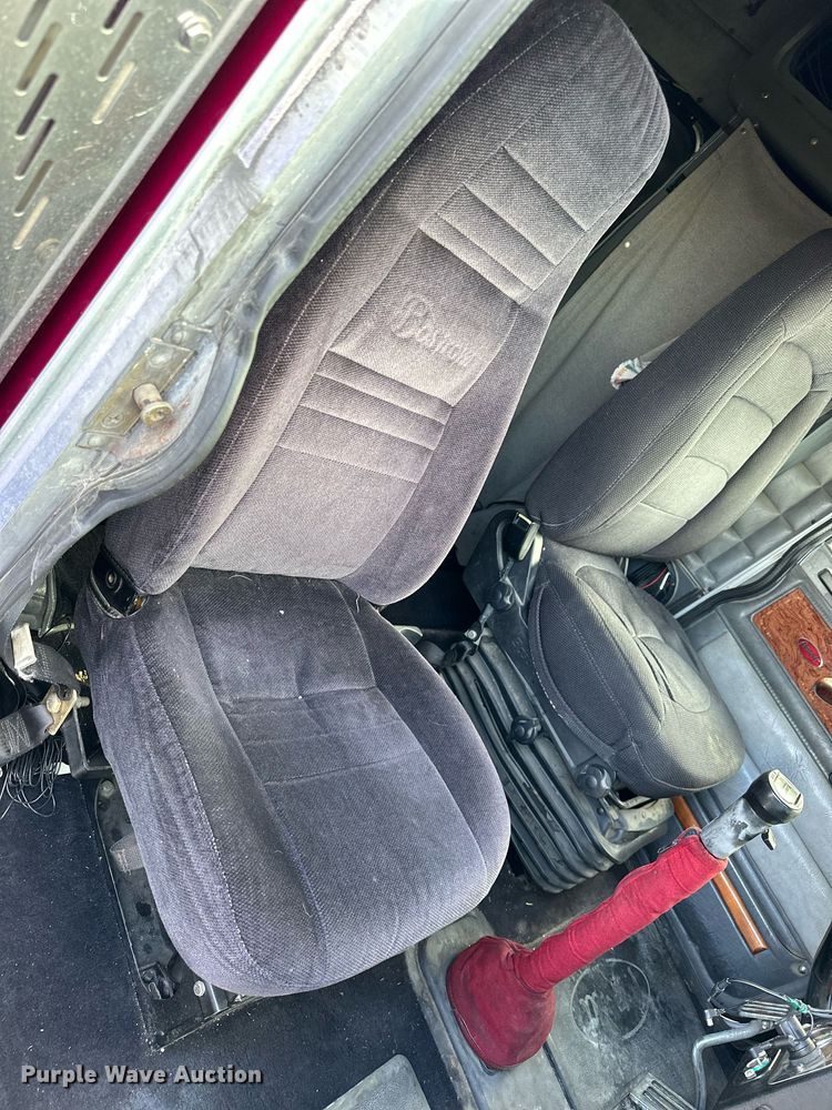 image for item NP9658 1995 Peterbilt 377  semi truck