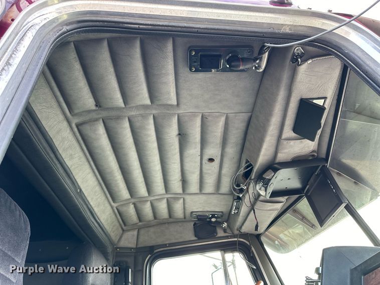 image for item NP9658 1995 Peterbilt 377  semi truck