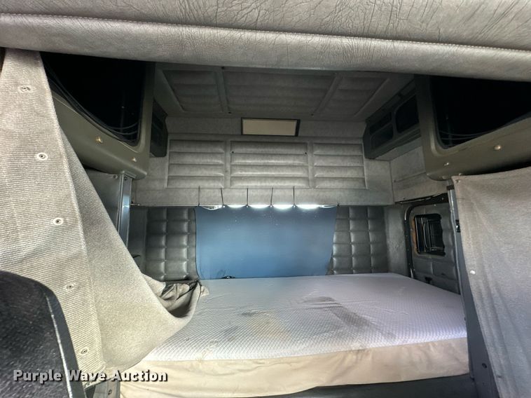 image for item NP9658 1995 Peterbilt 377  semi truck