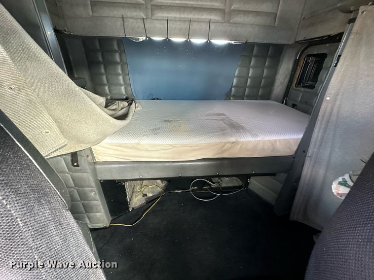 image for item NP9658 1995 Peterbilt 377  semi truck