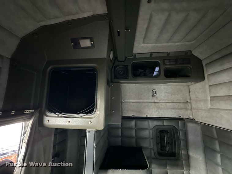 image for item NP9658 1995 Peterbilt 377  semi truck