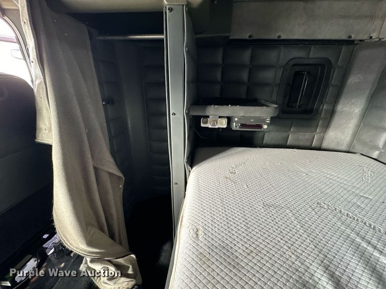 image for item NP9658 1995 Peterbilt 377  semi truck