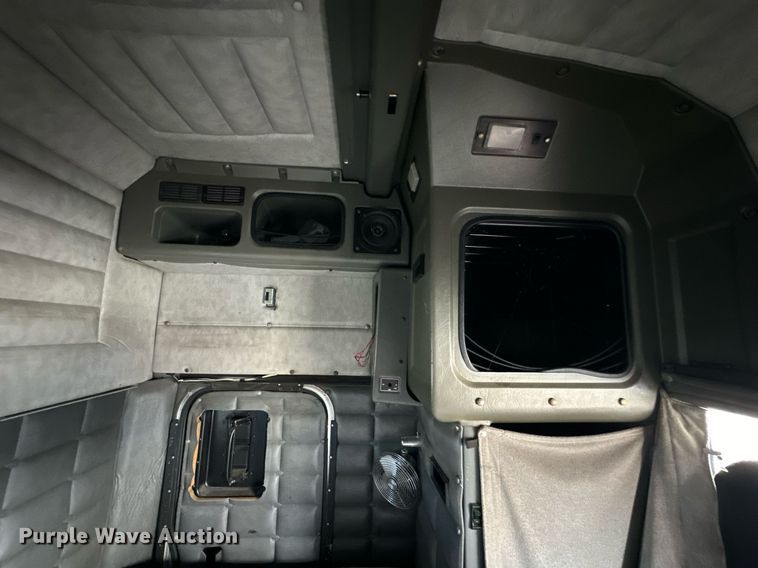 image for item NP9658 1995 Peterbilt 377  semi truck