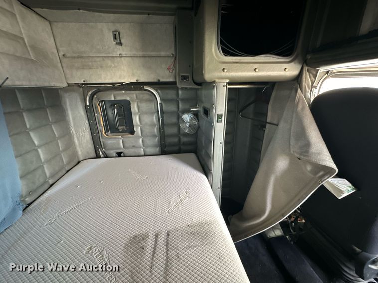 image for item NP9658 1995 Peterbilt 377  semi truck