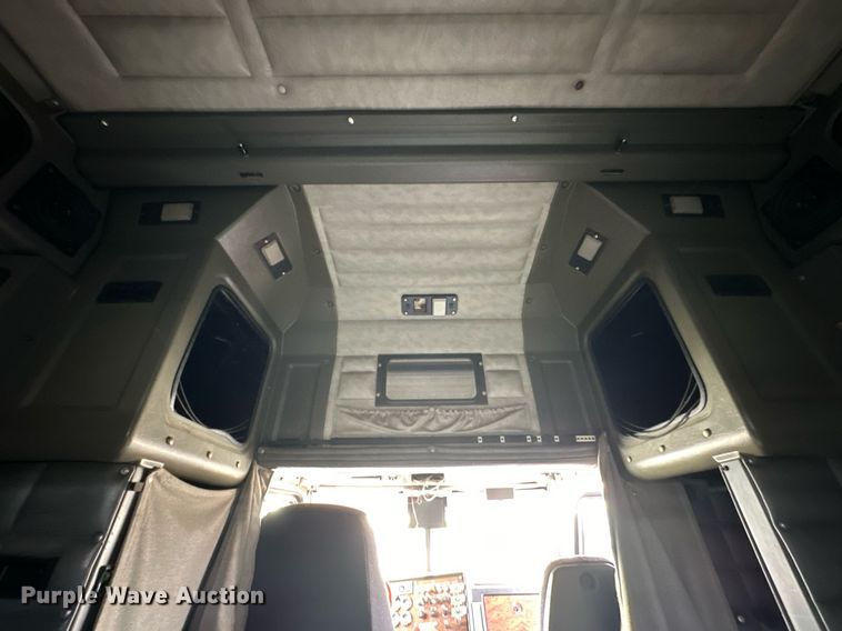 image for item NP9658 1995 Peterbilt 377  semi truck