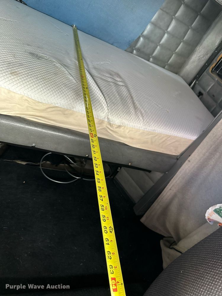 image for item NP9658 1995 Peterbilt 377  semi truck