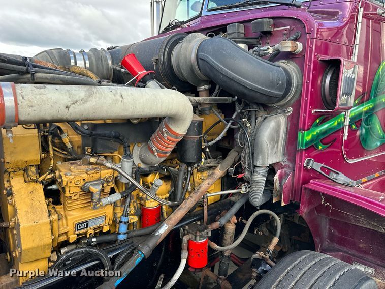 image for item NP9658 1995 Peterbilt 377  semi truck