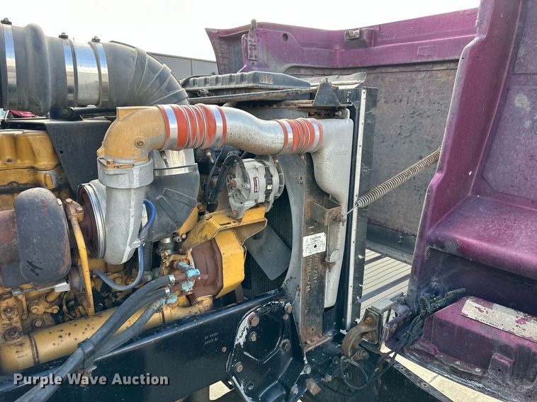 image for item NP9658 1995 Peterbilt 377  semi truck