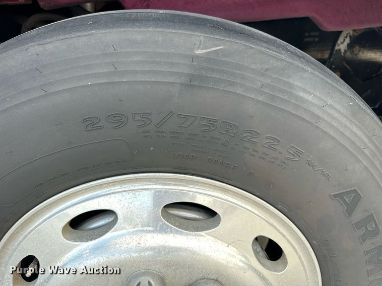 image for item NP9658 1995 Peterbilt 377  semi truck