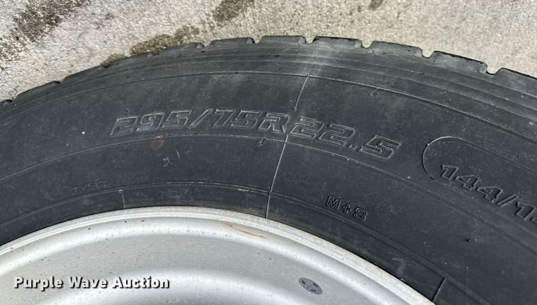 image for item NP9658 1995 Peterbilt 377  semi truck