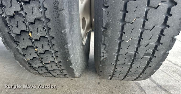 image for item NP9658 1995 Peterbilt 377  semi truck