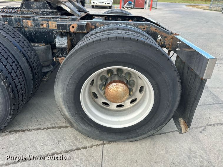 image for item NP9658 1995 Peterbilt 377  semi truck