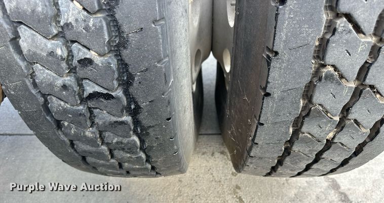 image for item NP9658 1995 Peterbilt 377  semi truck