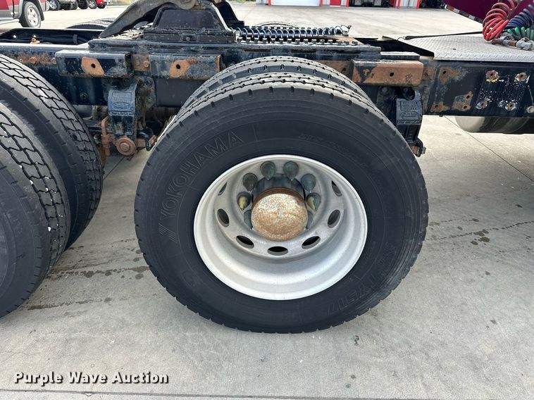 image for item NP9658 1995 Peterbilt 377  semi truck