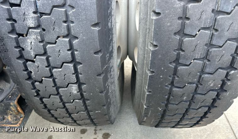 image for item NP9658 1995 Peterbilt 377  semi truck