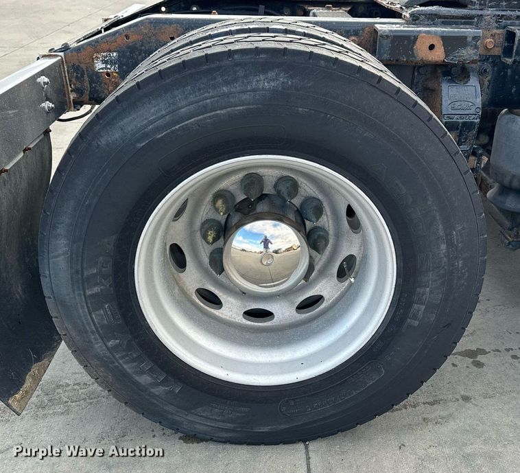 image for item NP9658 1995 Peterbilt 377  semi truck