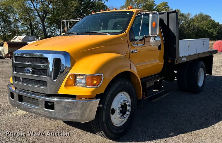 image for item NP9692 2005 Ford F650 Super Duty  flatbed truck