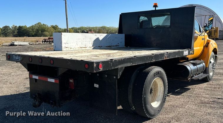 image for item NP9692 2005 Ford F650 Super Duty  flatbed truck