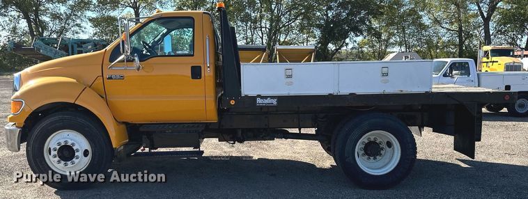 image for item NP9692 2005 Ford F650 Super Duty  flatbed truck