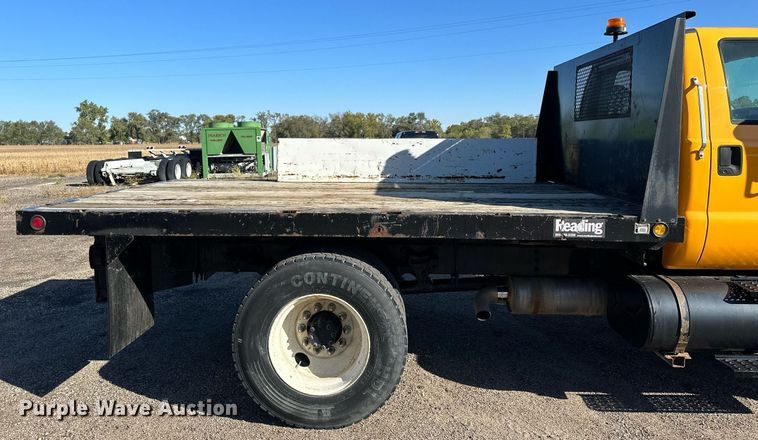 image for item NP9692 2005 Ford F650 Super Duty  flatbed truck