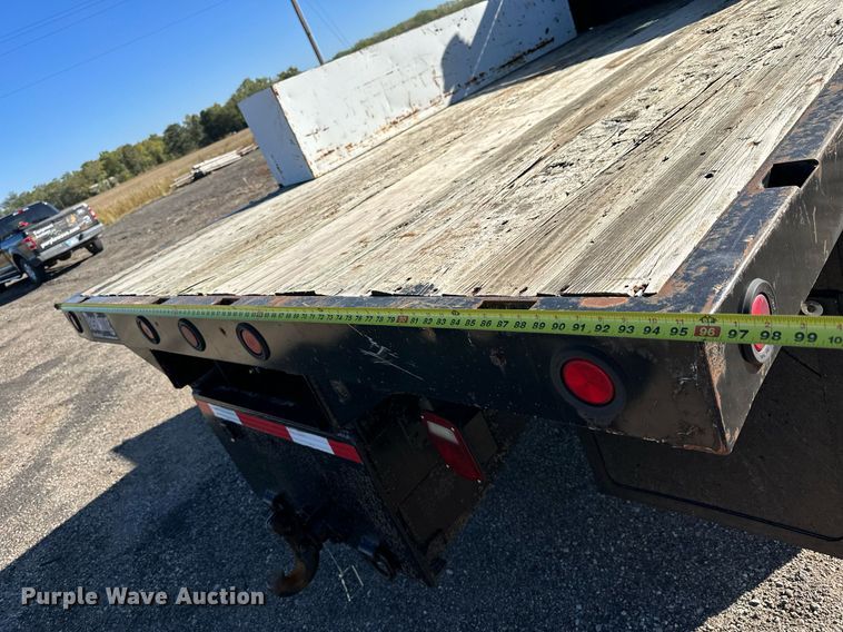 image for item NP9692 2005 Ford F650 Super Duty  flatbed truck