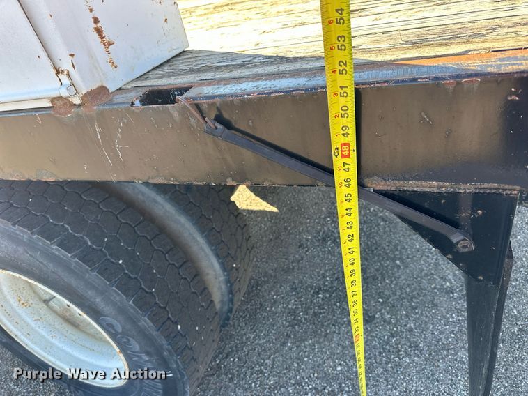 image for item NP9692 2005 Ford F650 Super Duty  flatbed truck