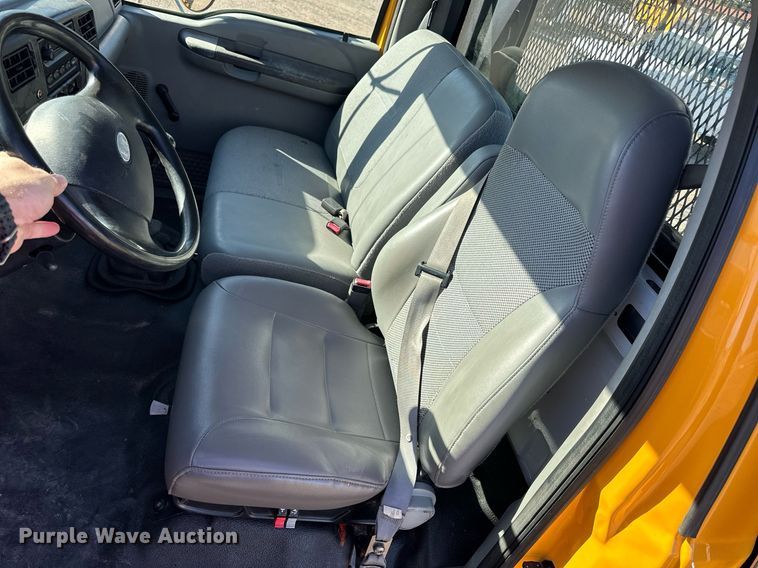 image for item NP9692 2005 Ford F650 Super Duty  flatbed truck