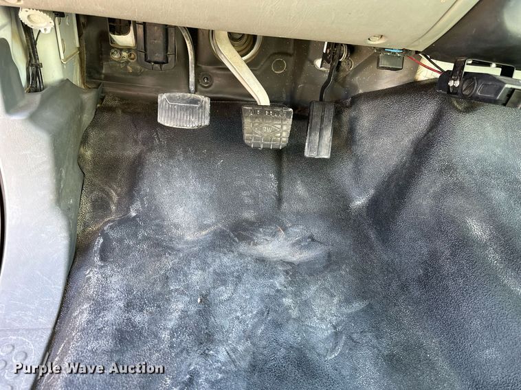 image for item NP9692 2005 Ford F650 Super Duty  flatbed truck